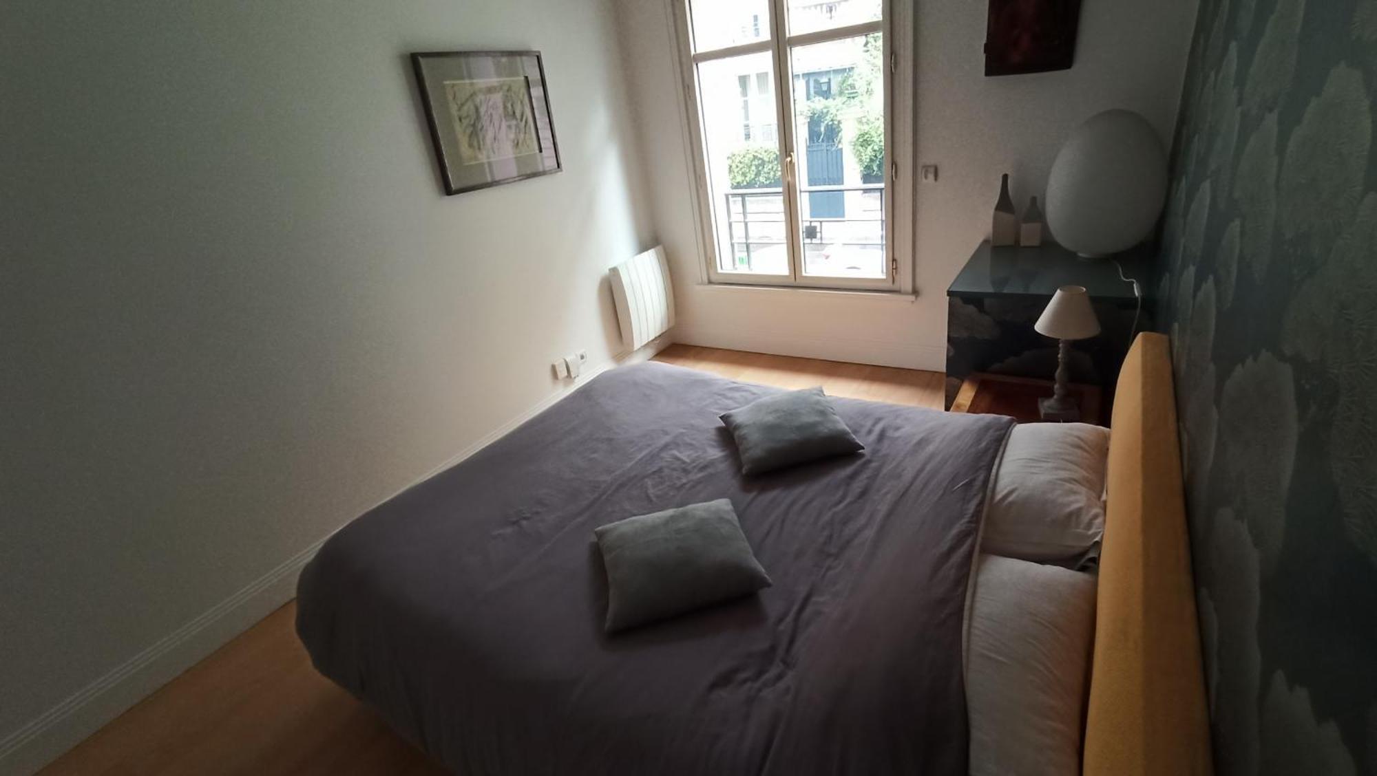 7 Iconic In Historic Eiffel Invalides District