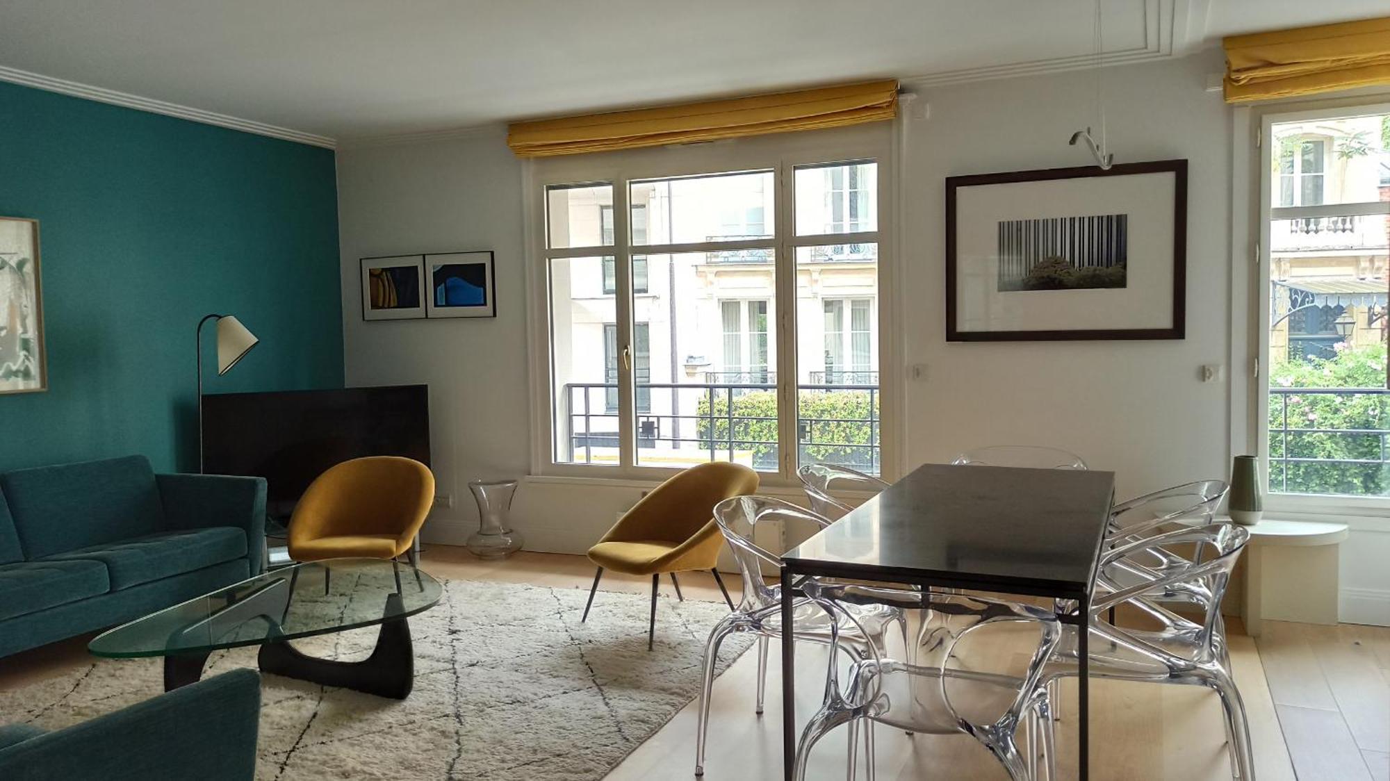 7 Iconic In Historic Eiffel Invalides District